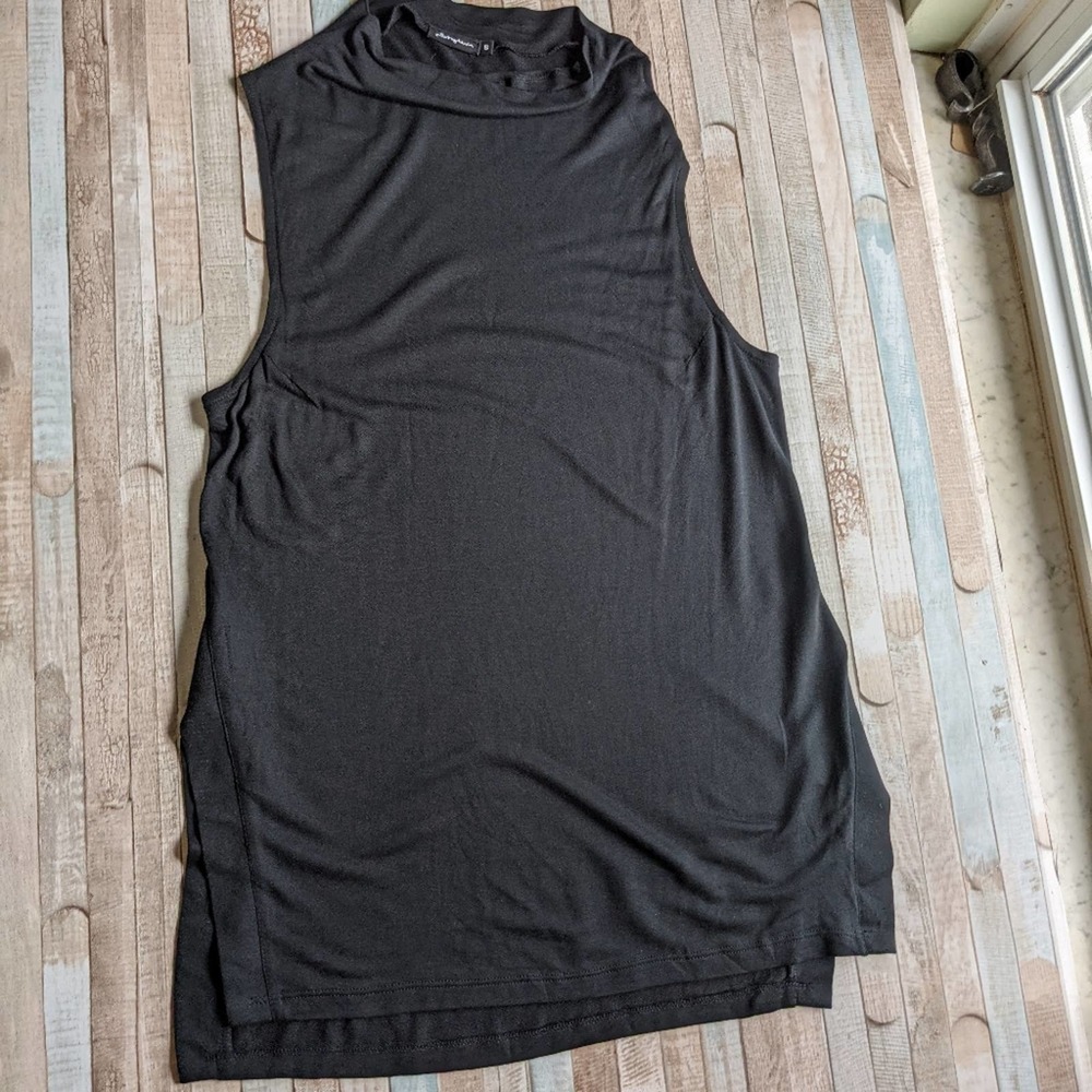 Stylein sleeveless black tunic